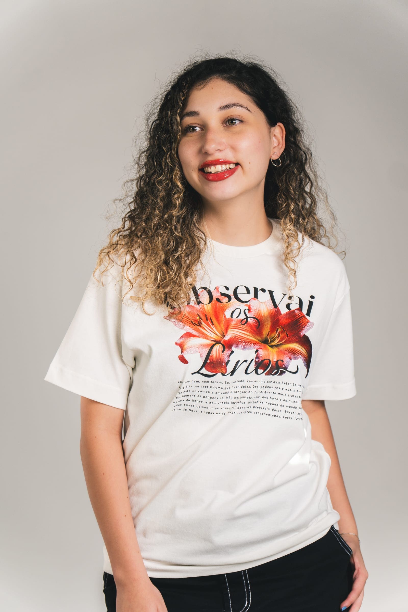 Observai os Lírios — off-white